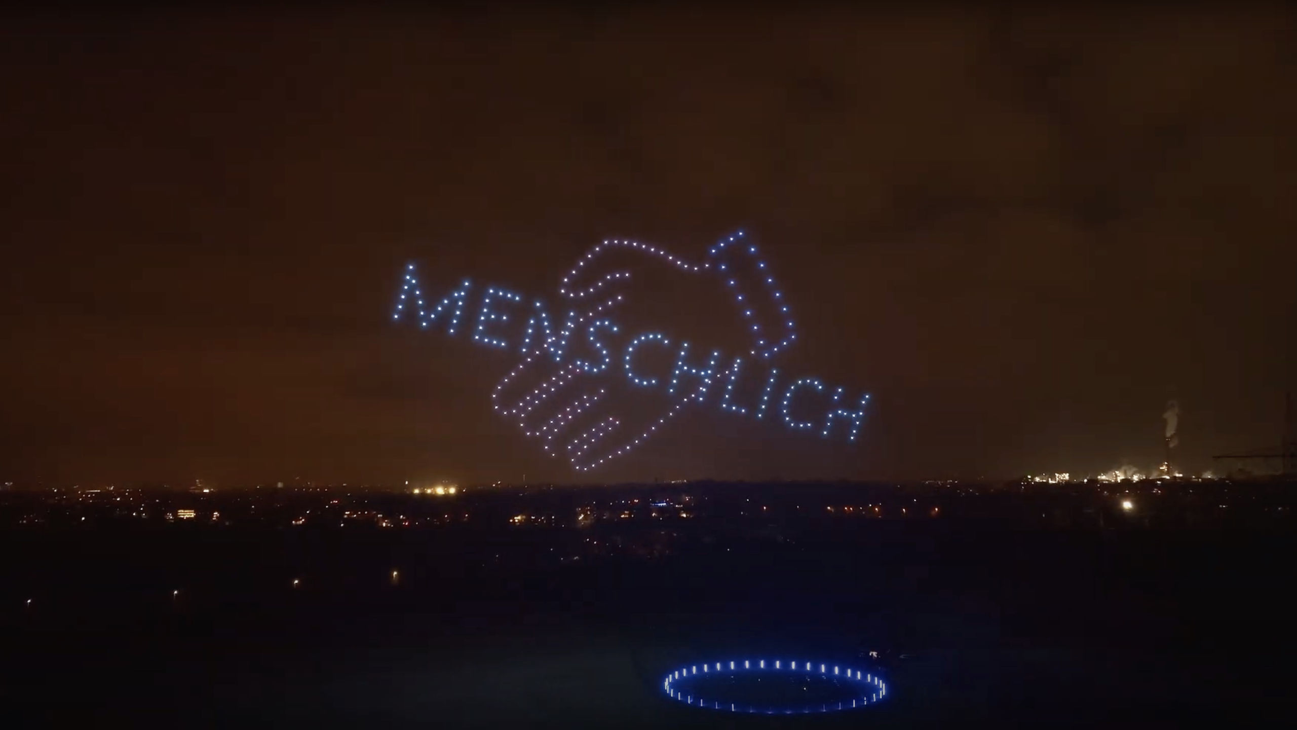 Drohneninszenierung als Teil einer Social-Media-Produktion.