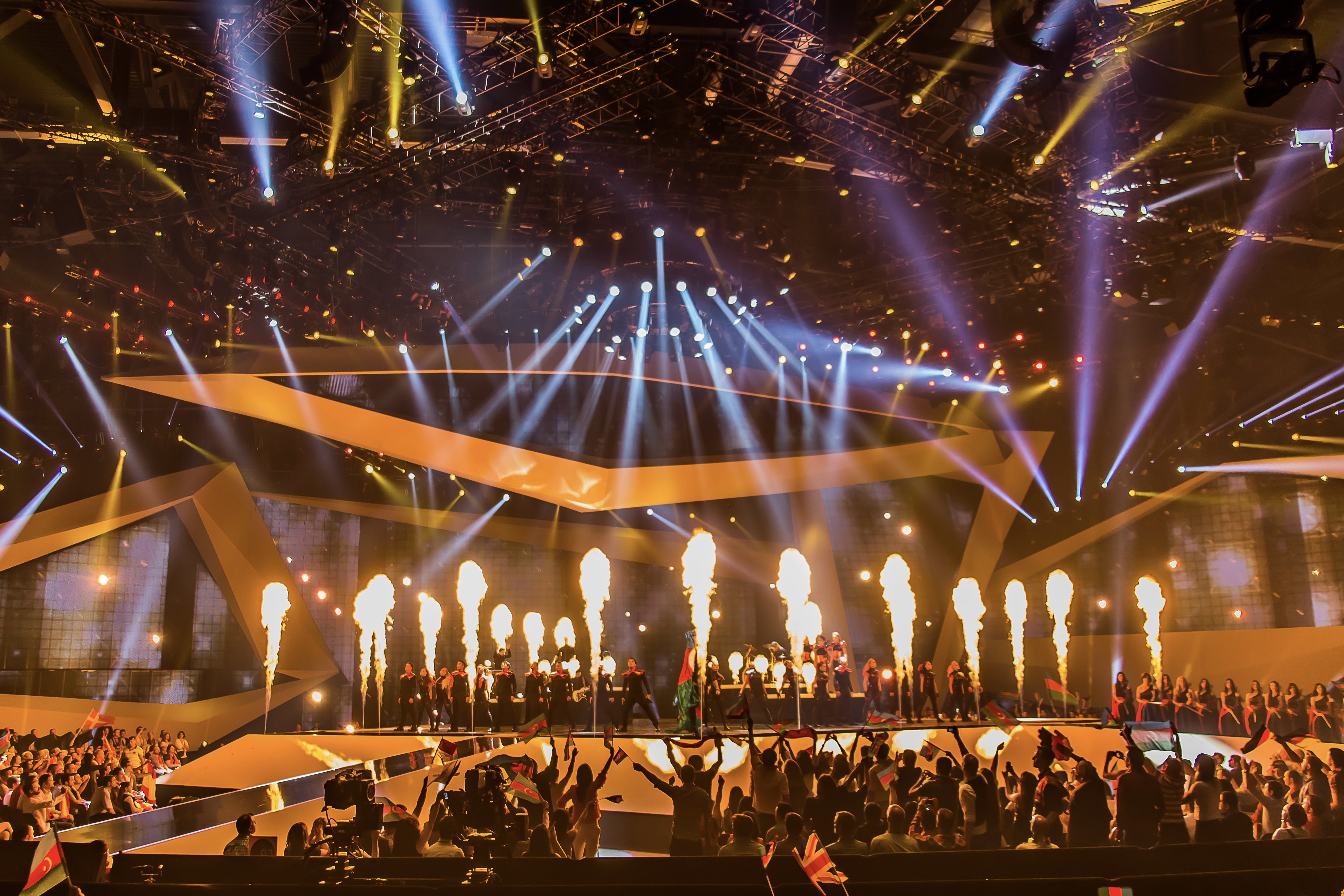 Pyrotechnische Effekte unterstützen den Übergang zwischen Showacts beim ESC 2012.