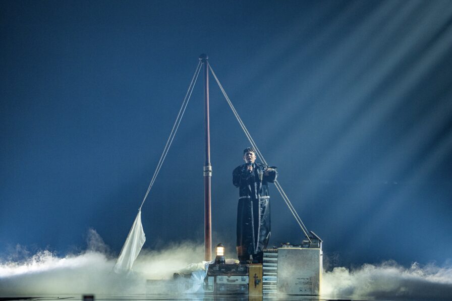 Pyro- und Special Effects von Lunatx SFX auf der Indoor-Bühne der St. Jakobshalle beim Eurovision Song Contest 2025 in Basel.