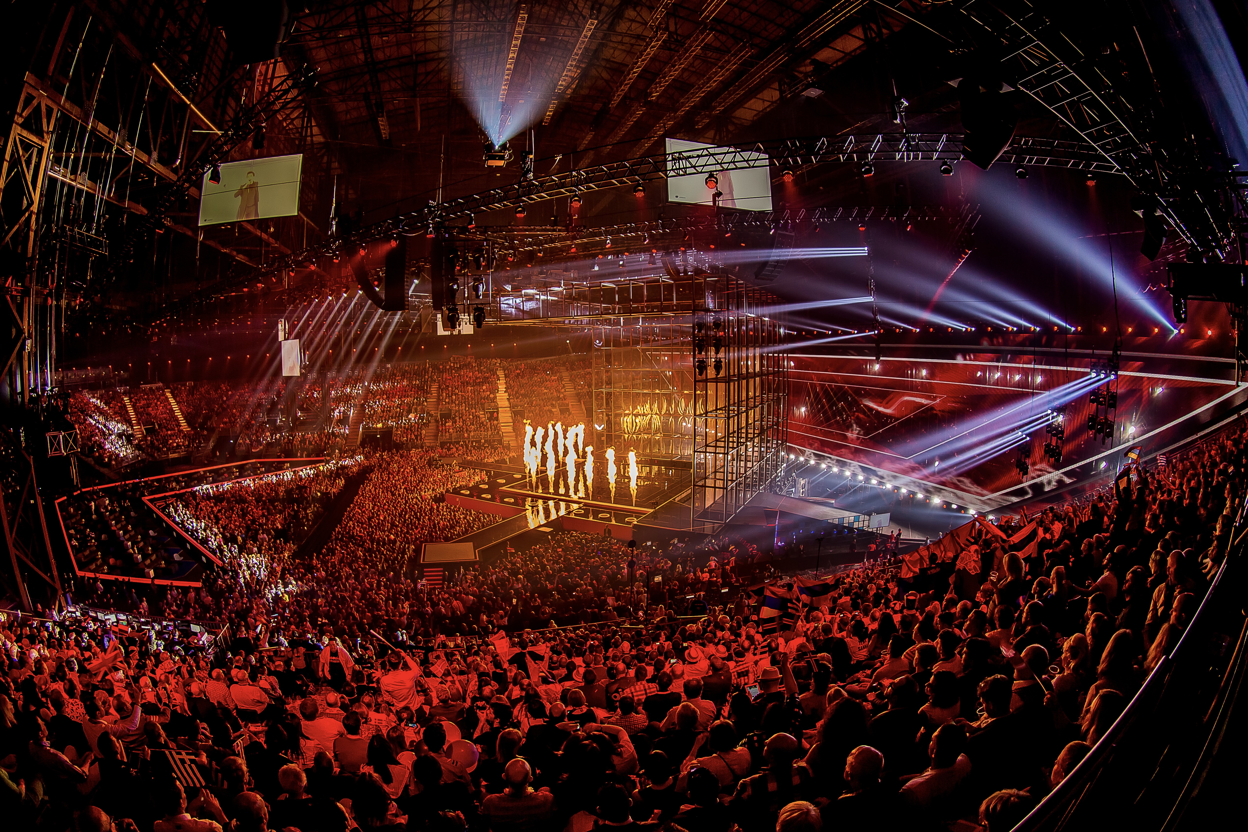 Pyroeffekte markieren das Finale einer ESC-Showsequenz in Kopenhagen.