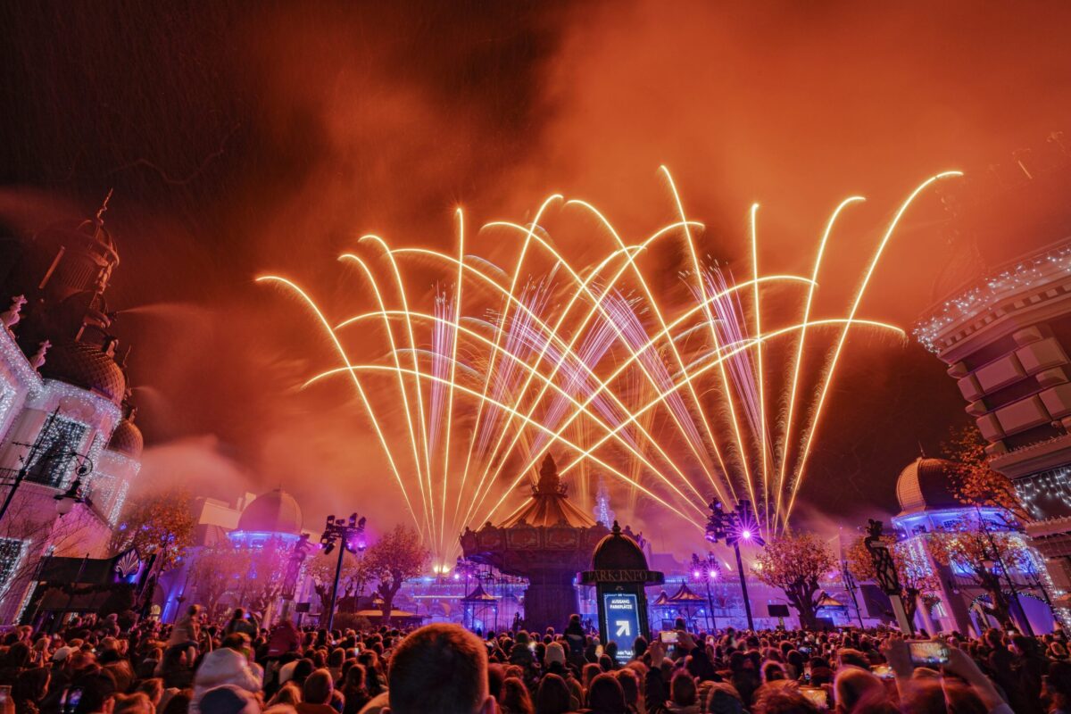 Pyrotechnische Effekte von Lunatx SFX integriert in ein umfassendes Licht- und Showkonzept.