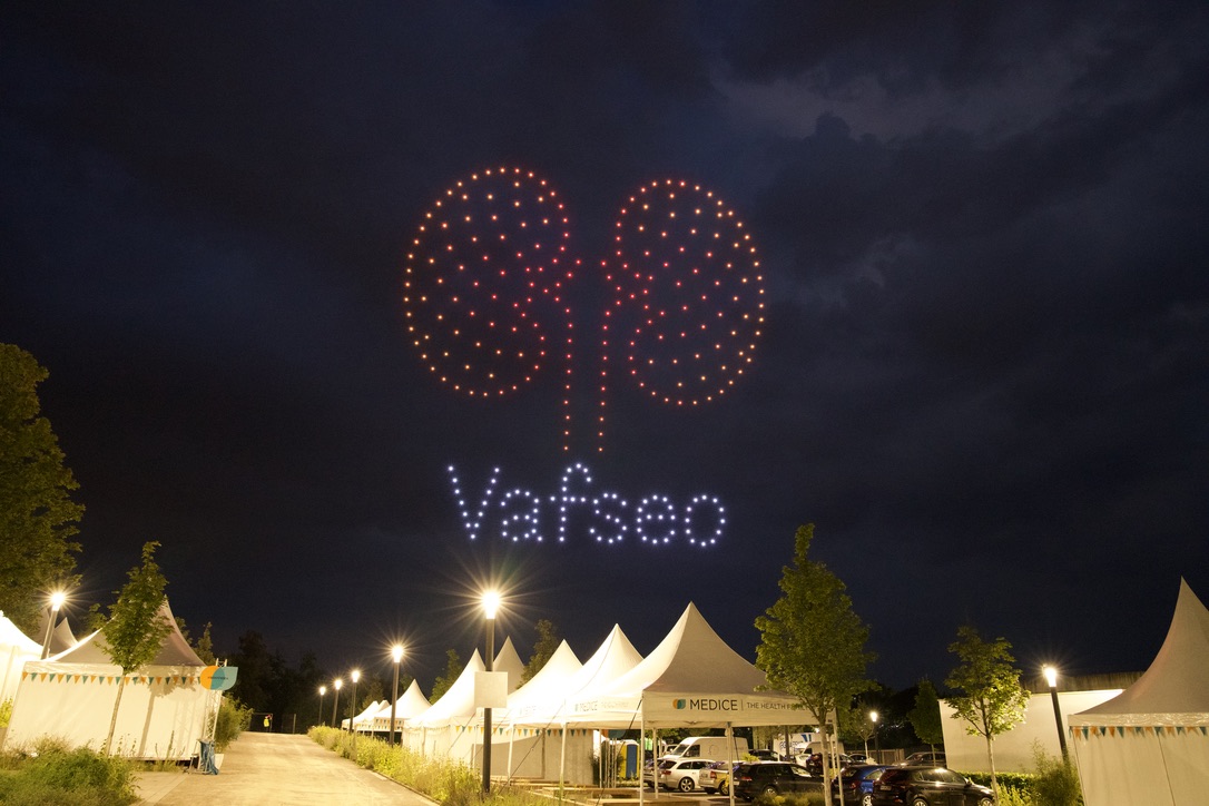 Drohnenshow Finale Licht Explosion Himmel Firmenfeier