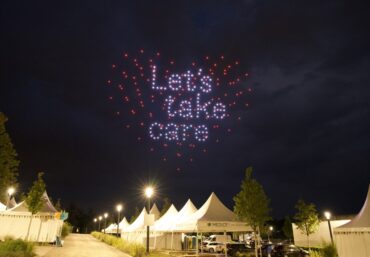 75 Jahre MEDICE Drohnen bilden Zahl 75 am Himmel Event Iserlohn