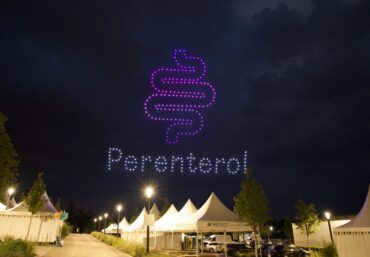 Drohnenshow Deutschland Firmenjubiläum MEDICE 75 Jahre Nacht Himmel