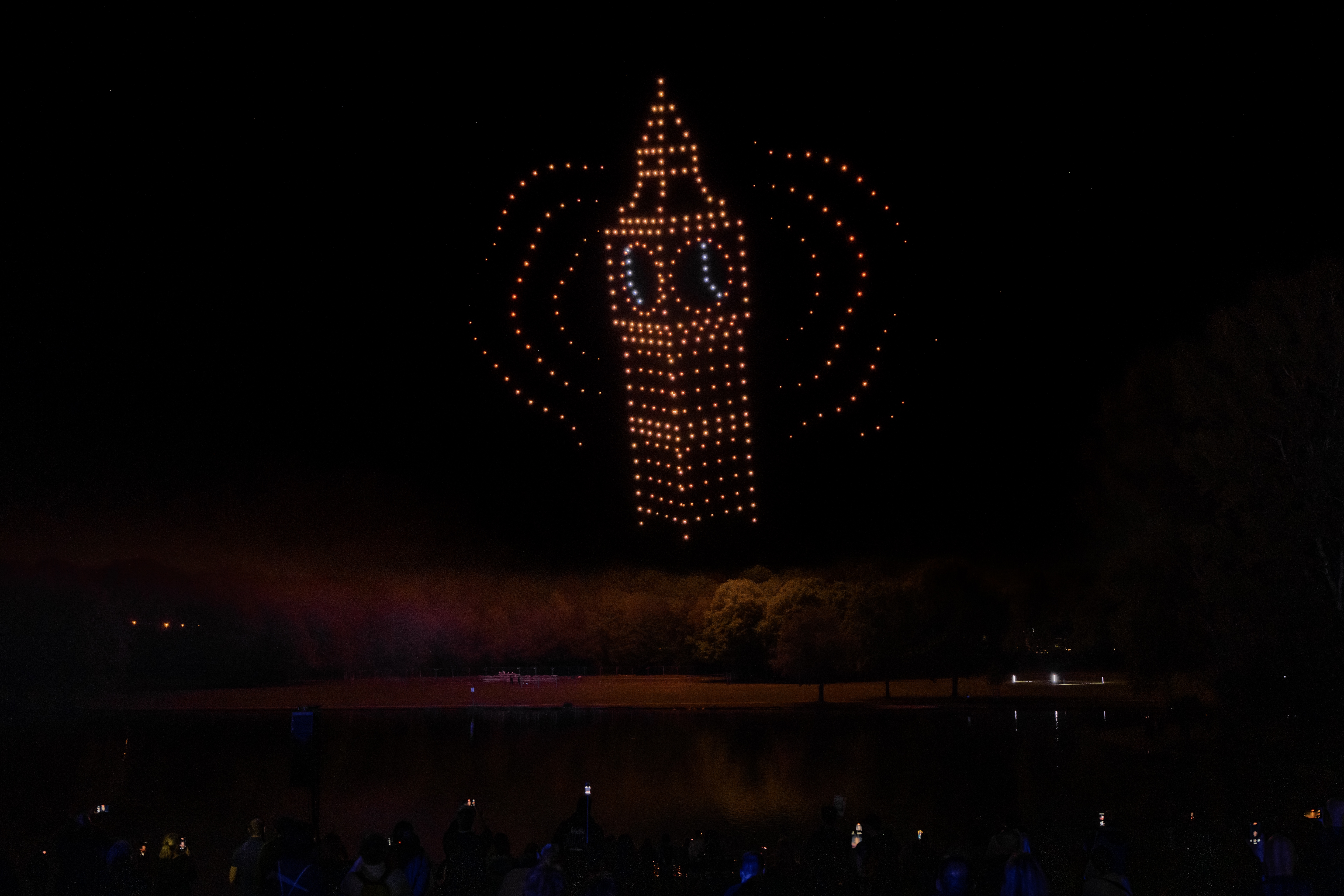 Leuchtende Himmelsbilder über Bonn während eines Festivals