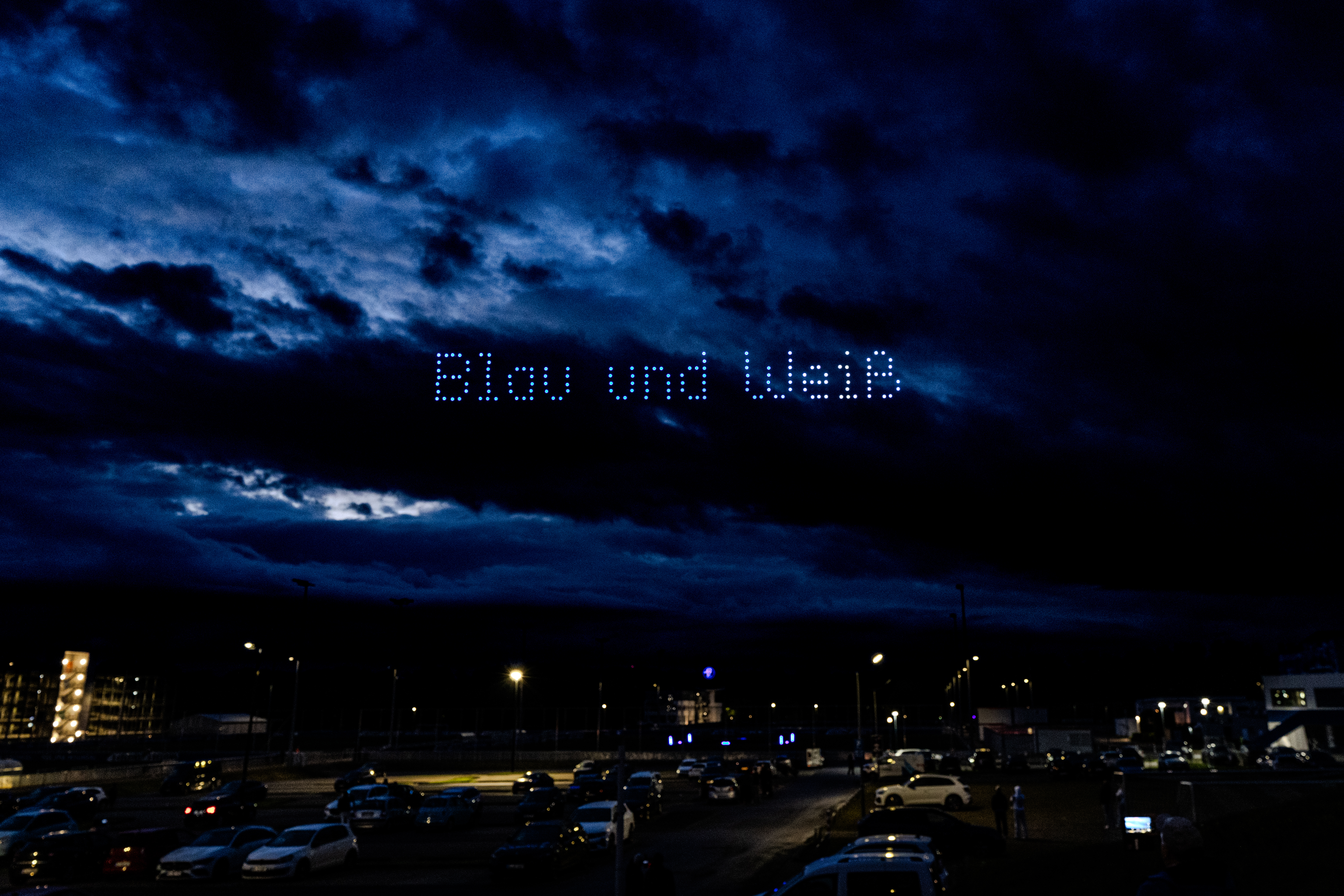 Drohnen und Stadionbeleuchtung verschmelzen zu einer Show