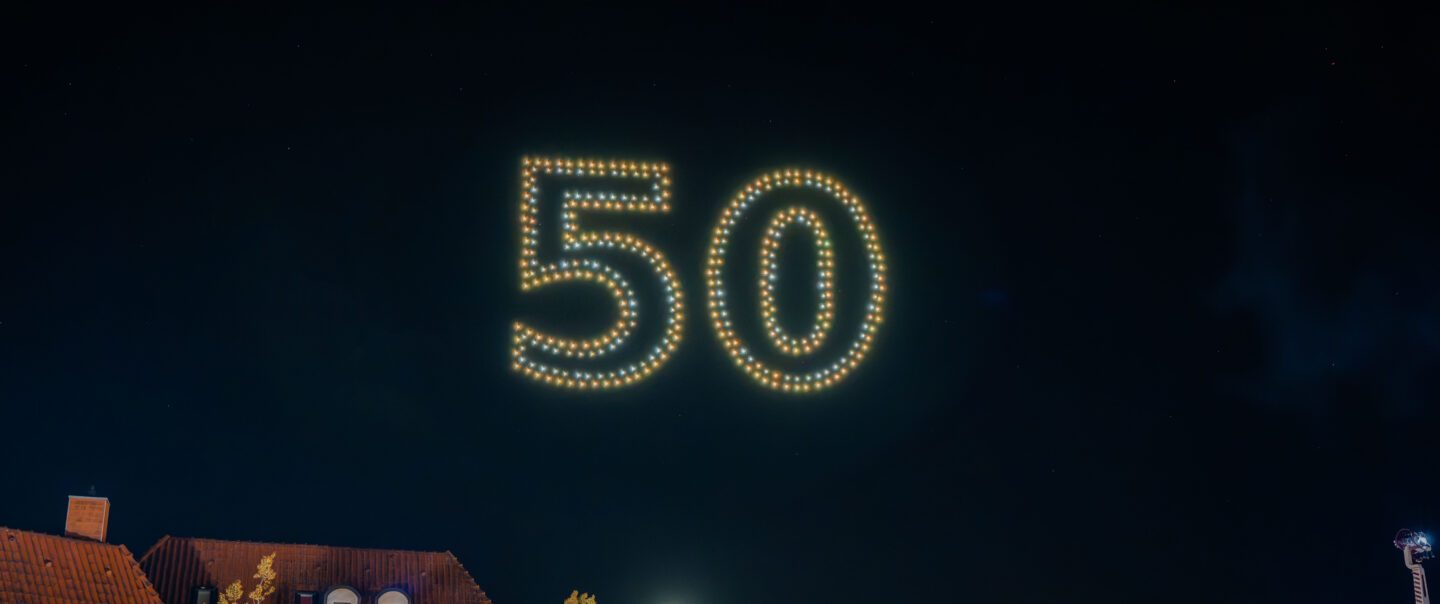 Jubiläumszahl 50 aus LED-Drohnen beim Altstadtfest Jever