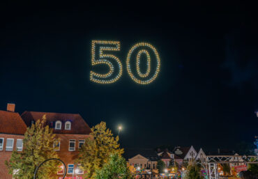 Jubiläumszahl 50 aus LED-Drohnen beim Altstadtfest Jever