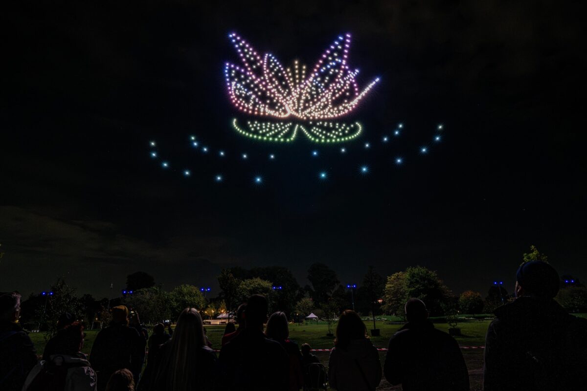 Seerose aus Lichtdrohnen blüht bei der Landesgartenschau Neuss 2026 auf